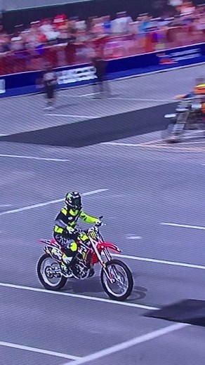 He’s ok#motocross #motox#motofreestyle #crash