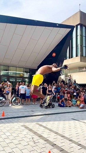 Flying like a bird 🦅 | Momo acro