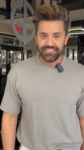 19K views · 806 reactions | Hola... Les tengo una noticia para ustedes, Si han notado los últimos videos que hemos estado publicando, hay un segmento llamado "Pregúntale a Samra".朗 Quiero que dejen sus preguntas sobre el mundo de la belleza en los comentariosTomaremos sus preguntas y yo mismo las responderé en un video. ¡Espero que participen! Los leo. 﫶 #GabrielSamra #PregúntaleASamra #estilista #Tips #consejos #consejosdebelleza | Gabriel Samra | Facebook