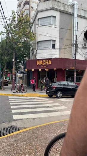 Disfrutando de los deliciosos burritos de Nacha Tex-Mex