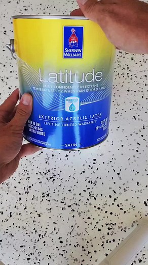 Freshen up your home's exterior with Sherwin-Williams Latitude™ Exterior Acrylic Latex paint! #ad #alecpaints @sherwinwilliams
