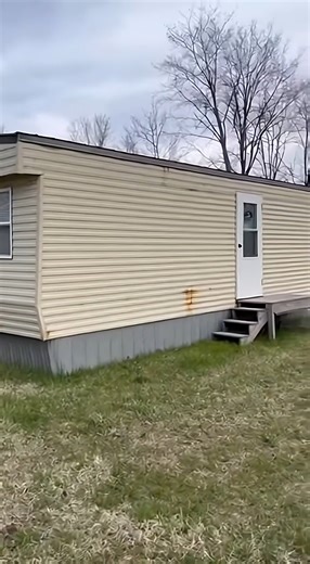 This used mobile home is priced at $13,950, and while it clearly shows its age, the structure itself feels stable and livable. The exterior isn’t flashy, but the home sits level and holds its shape well. Inside, the flooring feels solid, the living space is practical, and the layout works for everyday life. The kitchen is basic but functional, and the bedroom offers enough space for comfortable use. The bathroom works as expected, though the sink drain will need attention. This isn’t about luxur