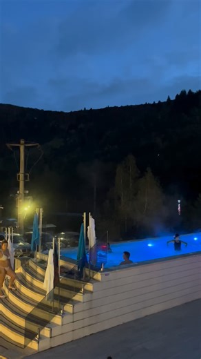 239 reactions · 13 shares |  Toamna nu se oprește la Carpentiere Arena — doar devine mai frumoasă. Apa caldă, aburii ușori și munții care se oglindesc în piscină. Noapte, liniște și puțin vin sub stele.  #CarpentiereArena #AutumnNights #InfinityPool #SPAUnderTheStars #Relaxare | Carpentiere Arena | Facebook