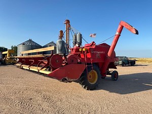 1959 Massey Harris 92 Combine W/Head | Agriculture