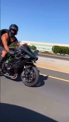 Ninja H2R vs Bugatti Chiron – Insane Drag Race! 🏍️💥🏎️ | Superbike vs Hypercar Speed Test
