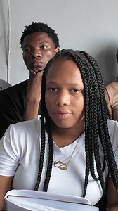 𝐃𝐢𝐬𝐭𝐫𝐢𝐛𝐮𝐢𝐜̧𝐚̃𝐨 𝐄𝐥𝐞𝐭𝐫𝐨̂𝐧𝐢𝐜𝐚 𝐩𝐨𝐫 𝐍𝐢́𝐯𝐞𝐢𝐬 𝐞 𝐒𝐮𝐛𝐧𝐢́𝐯𝐞𝐢𝐬 𝐝𝐞 𝐄𝐧𝐞𝐫𝐠𝐢𝐚 Neste vídeo, um estudante explica de forma simples e didática como os elétrons se distribuem nos átomos, observando os níveis e subníveis de energia. 𝐄𝐬𝐭𝐚𝐦𝐨𝐬 𝐩𝐫𝐞𝐬𝐞𝐧𝐭𝐞𝐬 𝐧𝐨𝐬 𝐛𝐚𝐢𝐫𝐫𝐨𝐬: 📍Bagamoio,📍Patrice, 📍João Mateus, 📍Zimpeto📍Magoanine 📲 Mais informações: 📞 85 030 1273 | 84 196 6768 #tréacena #vemparaturmadosrevoltados #up #uem #admissão #preparaçãoparae