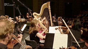 Eleganter geht's kaum: Harfenistin Lea Maria Löffler spielt den #Händel so wundervoll zärtlich, präzise und vornehm. 👸 Mehr Auftritte der Preisträger:innen des Internationaler Musikwettbewerb der ARD seht ihr hier 👉 https://1.ard.de/ARD_Wettbewerb_2023_Preise 🎼 #harp #harfe Georg Friedrich Händel #classicalmusic | ARD Klassik