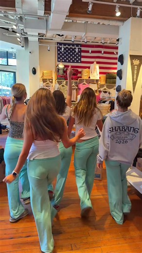 perks of being a brandy melville employee 🩵🌟🦋 #brandymelville #teal #brandy #trending #fittingroom