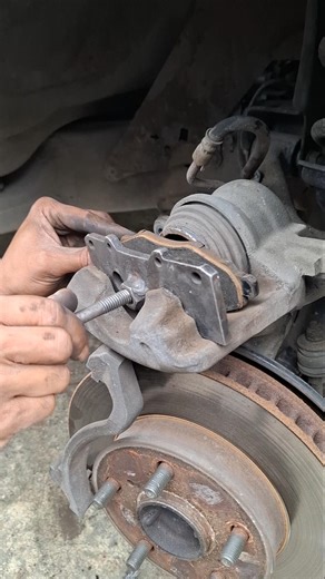 Compressing a Disc Brake Piston Safely #brakeservice #automobile #carrepair