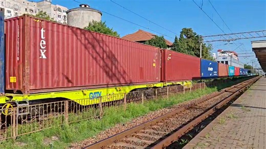 Un Smartron Unicom Tranzit surprins în gara din Bacău. | Trainspotting Bacău