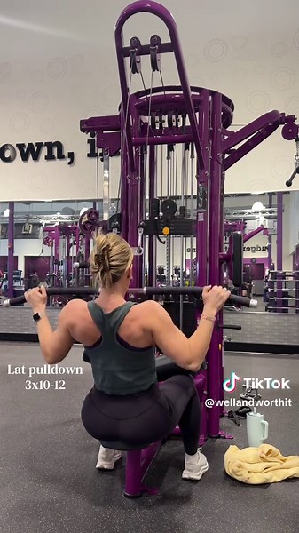 Happy Monday!!! Here’s a back & biceps workout for you to try this week. I’ve been doing this same workout for the past 6ish weeks & can tell a huge difference in my strength! Progressive overload is doing the same things over and over, adding a little bit of weight as you’re able, while maintaining proper technique. This method helps prevent injury, build muscle, & if you plan track your workouts you’ll have something measurable to look at! Follow me for more, message me with questions, or comm
