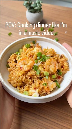 Making Garlic Shrimp Fried Rice like I’m in a music video 🍚💃 Easy Fried Rice Recipe