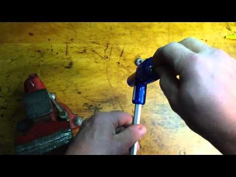 Demonstrating how to use a impact bullet puller.