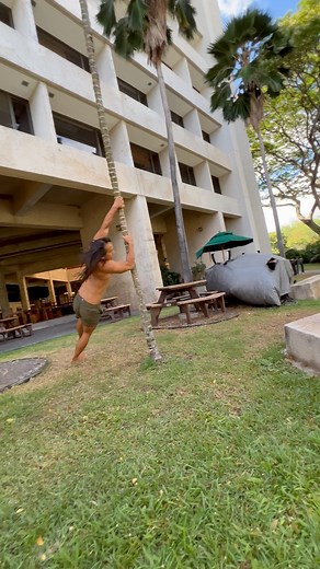 29M views · 218K reactions | Tree swings are the best #parkour #movement #training #calisthenics #fitness #functionalfitness #barefoot | Mathieu Jang | Facebook