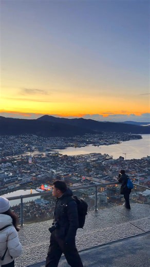Fløyen i Bergen🇳🇴 #Bergen #naturelovers #norwaylife #fjelltur #hikingadventures #lovenorway | May B. Larsen