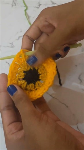 How to Crochet a Sunflower Granny Square 🌻✨ (Part 1) #crochet #craftastherapy #sunflower