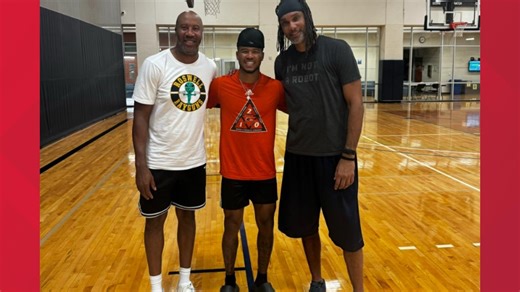 San Antonio sports legends come together; Avery Johnson proves he still can hoop