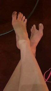 pretty celeb feet  on Instagram: "Jennifer Lopez @jlo #feet #toes #soles #prettyfeet #prettytoes #celebrity #celeb #celebrityfeet #celebfeet #soles #celebritysoles #celebsoles #celebsinthepose #thepose"