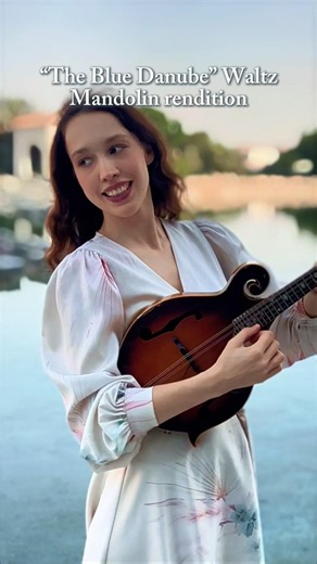 The Blue Danube | Mandolin Queen version | Waltz Johann Strauss II 🕊️