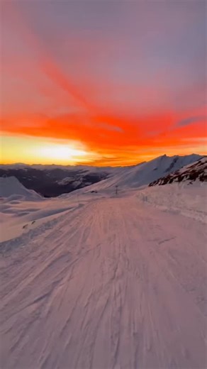 Valle d'Aosta | ⭐ Il 2025 ci ha regalato tante emozioni, come questo fantastico tramonto: e tu, 2026, sei pronto a stupirci? Buon anno nuovo! ⭐ ❤️ #sunset... | Instagram
