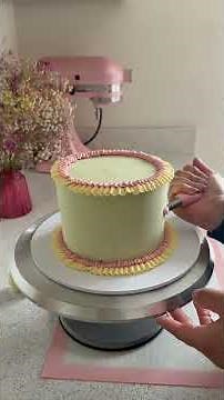 How to Decorate a Spring Lambeth Cake- Step by Step Tutorial