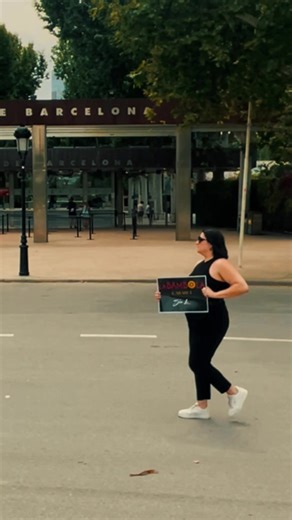 BARCELONA PLAN PERFECTO, CABARET DE REVISTA CON DINNER SHOW - VIERNES 20 DE SEPTIEMBRE El viernes 20 de septiembre, tienes el plan perfecto en Barcelona, te invitamos a vivir una noche inolvidable en el auténtico cabaret de revista en Barcelona, inspirado en las enseñanzas del legendario director Bigas Luna, quien lanzó a la fama a Penélope Cruz con la película