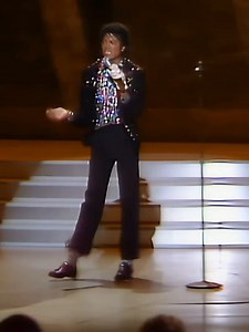 Michael Jackson's first and last televised moonwalks (1983 & 2001)