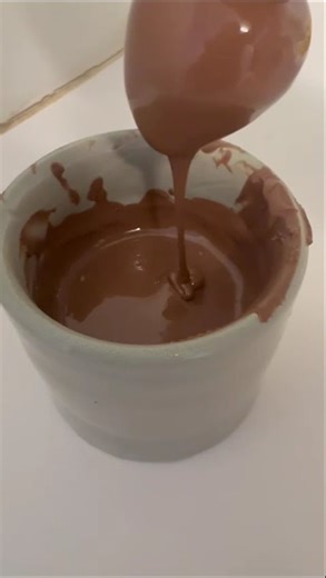 That smooth chocolate dip 🤤🍓 Glossy. Slow. Perfect.