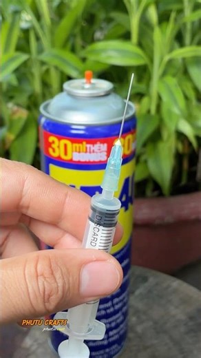 How to use the spray bottle in narrow and hard-to-reach places.