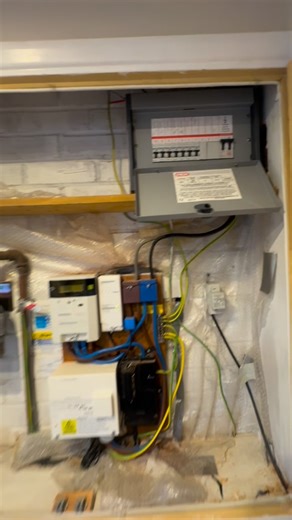 Burnt connections in consumer unit in need of upgrading. Full consumer unit replacement and upgrade to new @fusebox_uk consumer unit containing bi directional RCBO’s and SPD. #surreyelectrician #londonelectrician #sparkylife #sparky #electrician | Sawyer Electrical