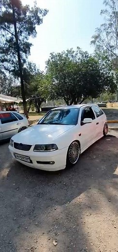 Volkswagen Pointer Súper Modificado 🔥 Carrocería al Suelo, Rines Gigantes y Estilo Clean