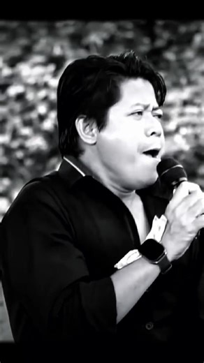 Mumpung mau Tanggal muda , Kita Hobahin dulu mas Bro @Antovi Zarra Khan 🎤 ya gaak 🎼🎶✌️😂.. On stage @elbassthebrothers_1982 Cover : Kertas membungkus api #elbassthebrothers #dangdutoriginal #dangdutprogresif #gambusdangdut #gambusmodern
