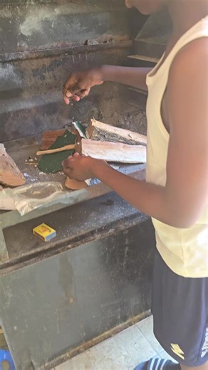 Queen Elizabeth (@liizz_bee)’s videos with original sound - Queen Elizabeth