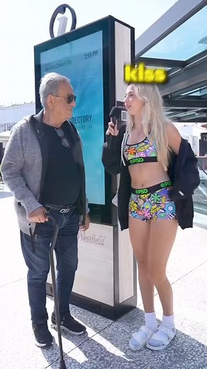 #kissorslapp #kisses #travelphotography #travelling #beach #slap #trendingvideo #trendingreels #girls | Kiss Or Slap