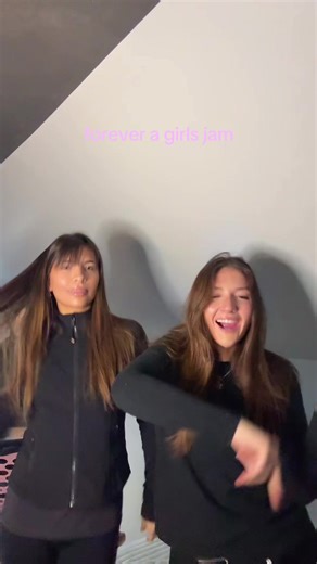 just girls being girls 🫶🏽📸