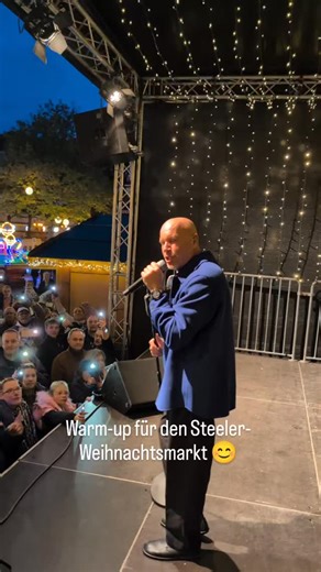 @olaf_henning_ live auf dem Steeler "Lok & Lichterfunkeln"😊🎶🎶 Wir freuen uns auf den 49. @steeler.weihnachtsmarkt mit Olaf Henning 😊🌲 #essen #love #weihnachtsmarkt #veranstaltung #glühwein #weihnachtsmarkt #olaf Henning #livemusic | Essen-Steele • live