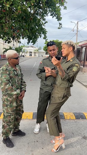 La oficial pajarita | Pajarita