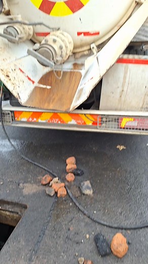 Good to see Derbyshire County Council out this morning inspecting local rural roads, thank you. This week Rosliston jetting & inspections of the drains, its taken a while to get booked in. I have got posts of jetting to follow, but today emptying chambers and some jetting ahead of cameras tomorrow. I love seeing this in action, the farmer in me loves it, great team on the job. Amys on it! #keepitlocalwithAmy | Amy Wheelton Independent Councillor