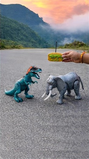 Remote Control RC Toy Elephant vs Dinosaur Test 🐘🦖
