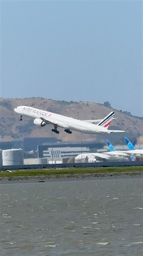 7.3K views · 556 reactions | Quick climb takeoff Air France Boeing 777-300ER flight AF83 from San Francisco (SFO) for Paris (CDG) #fbreels2025ツ #fbreelsfypシ゚viralシ #everyonehighlights #starseverywhereシ #fbreelsvideo #Viralシ #fypシ゚ #everyonefollowers #SFO #Planes #airplane #airport #aircraft #planespotting #planespotter #aviation #aviationlovers #aviationdaily #takeoff #airfrance | RJ PlaneSpotting | Facebook