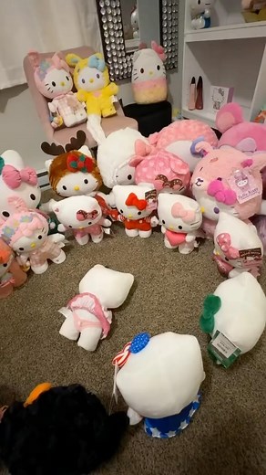 Kyoota on Instagram: "Hello Kitty performance. Come get your front row tickets 🤣 Follow: @hello_kyoota Shop: Kyoota.com 👉🏻Link in bio👈🏻 Trendy & cute Japanese plushies & accessories ✨1,000+ happy customers✨ 💠Free Worldwide Shipping💠 . . . #sanrio #kawaii #hellokitty #tiktok #mymelody #kuromi #cinnamoroll #softcore #hellokittycore #cute #sanrioaesthetic #mysweetpiano #hellokittyandfriends #hellokittylover #sanriocore #sanriolover"