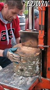 Log Splitter Skills #skills #splitter #logsplitter | EDWIN - TECH
