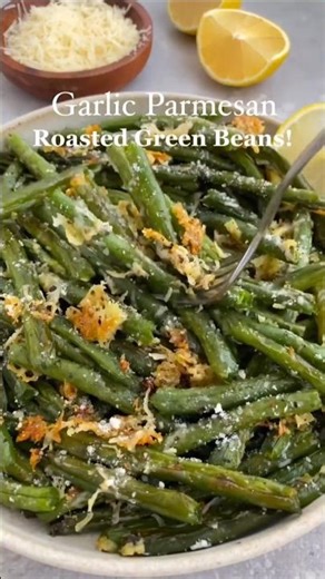 GARLIC PARMESAN ROASTED GREEN BEANS!😍