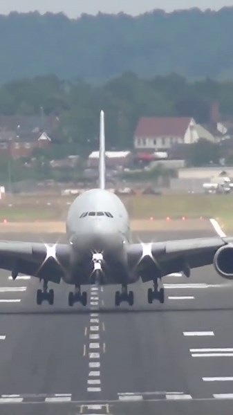 A380 Dramatic Takeoff Climb