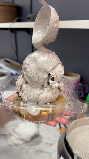 Oreo overload cookie sundae! Here through the weekend! 📍@moderncone 🍦 warm Oreo cookie with Oreo ice cream and topped with our house made Oreo white chocolate shell. | Modern Cone