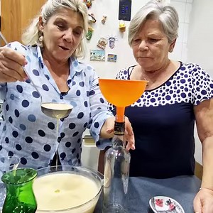 Liquore VOV fatto in casa con la ricetta originale di mamma...siamo davvere fiere di noi, è buonisimo.in attesa che ritorni Giuseppe dall'Argentina. baci a voi. un rigraziamento all'azienda Vinoteca Matranga Winery | Ciretta e Rosalba