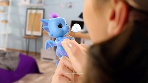 Fingerlings Dragons TV Spot, 'The Hottest Things'