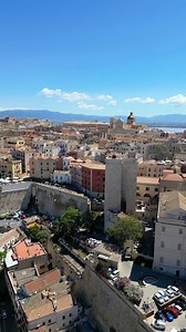 Come ogni video che realizza, Dario Sequi (@dariosequi su Instagram) riesce a catturare la bellezza di #Cagliari e dei suoi quartieri storici in modo unico! ✨👏🏻 Le immagini danzano con la musica, e la città si manifesta in tutta la sua magnificenza 🤩 La scoperta degli scorci, dei panorami e delle viste mozzafiato che offre il quartiere di Castello crea ricordi indimenticabili per chiunque visiti la città. Non ci resta che augurarvi buona giornata e lasciandovi alla visione di queste belle imm