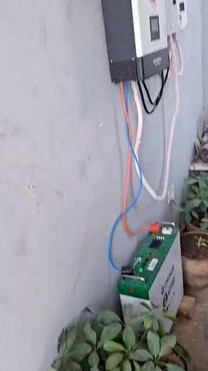 3M views · 19K reactions | कटा दिया बिजली कनेक्शन ख़ुद देखो कितनी पावरफुल है ये जरा सी बैटरी  2 एसी चला रही #solar #lithiumbatteries #hybridinverter #nexuslithiumbattery | Solar Expert Deepak Chaudhary | Facebook