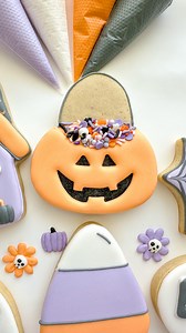 Learn how to decorate this Jack O’Lantern cookie with me in one of my beginner Halloween cookie decorating classes! Registration is now open on my website for my in- person fall and Halloween beginner cookie decorating classes in Keller, TX! Comment: CLASS and I will DM you the class details, OR click the link in my bio and visit my website🎉 #cookiedecorating #royalicingcookies #dfwcookies #cookieclass #cookieclasses #kellertx #southlaketx #fortworthtx #halloweencookies #cookiedecorator | Littl